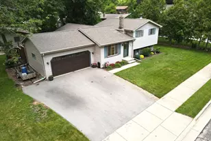 701 Woodland Dr, Kaukauna, WI 54130 - Photo 3