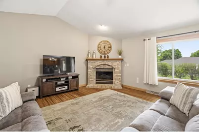 127 W Barefoot Court, Appleton, WI 54913 - Photo 9