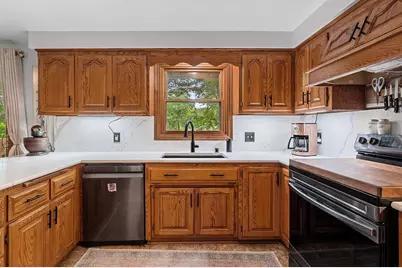 2565 Hazelwood Lane, Green Bay, WI 54304 - Photo 19