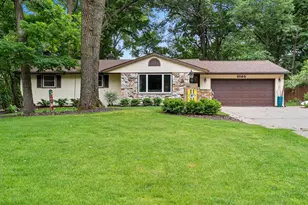 2565 Hazelwood Ln, Green Bay, WI 54304 - Photo 3
