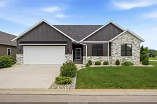 901 Clover Ct, Menasha, WI 54952 - Photo 1