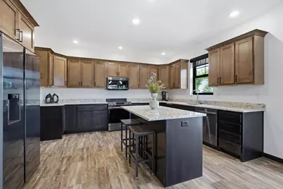 901 Clover Court, Menasha, WI 54952 - Photo 9