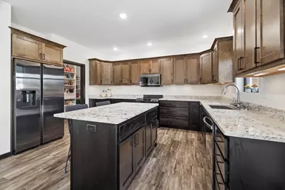 901 Clover Court, Menasha, WI 54952 - Photo 11