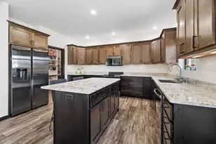 901 Clover Ct, Menasha, WI 54952 - Photo 11