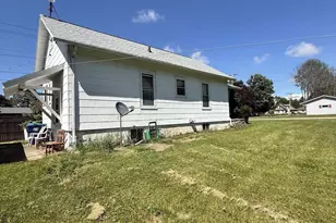 195 N Clinton Ave, Clintonville, WI 54929 - Photo 3