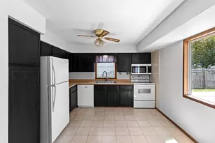 1513 E Plaza Dr, Appleton, WI 54915 - Photo 11