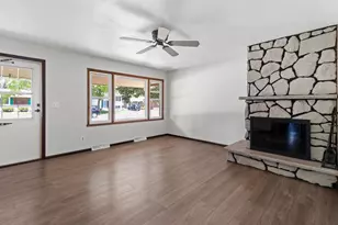 1513 E Plaza Dr, Appleton, WI 54915 - Photo 5