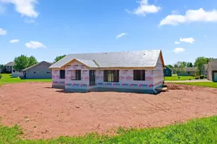 535 Dogwood Ct, New London, WI 54961 - Photo 11