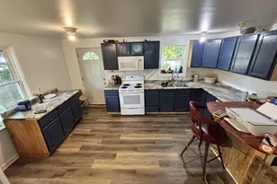437 Carney Blvd, Marinette, WI 54143 - Photo 7