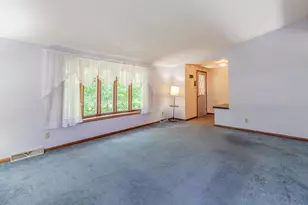 E8488 Stage Rd, New London, WI 54961 - Photo 7