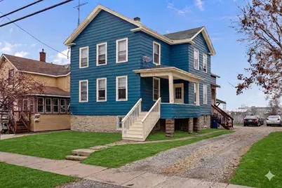 326 W 6th Avenue, Oshkosh, WI 54902 - Photo 1