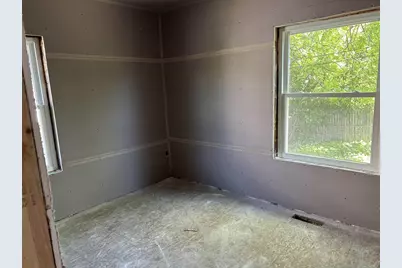 828 School Place, Green Bay, WI 54303 - Photo 9