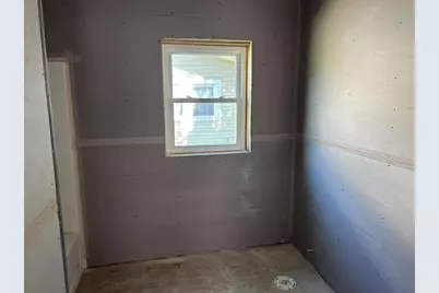 828 School Place, Green Bay, WI 54303 - Photo 11