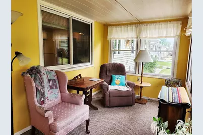 688 W Division Street, Fond du Lac, WI 54935 - Photo 5