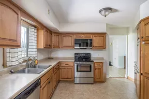 2674 Woodcrest Dr, Neenah, WI 54956 - Photo 11