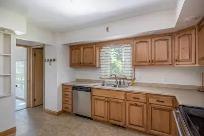 2674 Woodcrest Drive, Neenah, WI 54956 - Photo 9