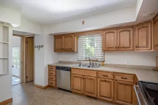 2674 Woodcrest Dr, Neenah, WI 54956 - Photo 9
