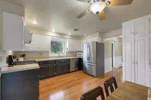 3241 Bitters Ct, Green Bay, WI 54301 - Photo 3
