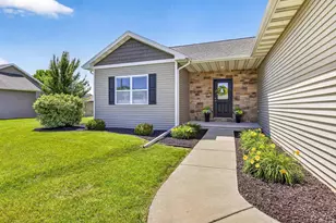 1579 Lone Oak Dr, Neenah, WI 54956 - Photo 3