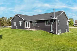 5412 Wildwood Ct, Winneconne, WI 54986 - Photo 3