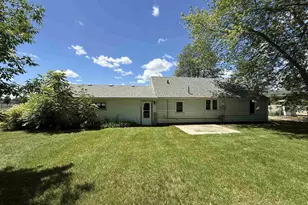 1046 S Evergreen St, Shawano, WI 54166 - Photo 15