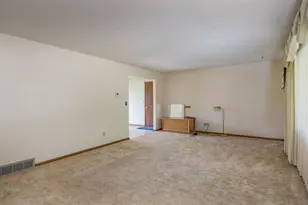 6054 N Rosewood Dr, Appleton, WI 54913 - Photo 9