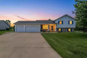 N9443 Handel Dr, Appleton, WI 54915 - Photo 3