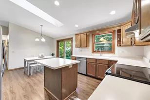 2035 S Point Rd, Green Bay, WI 54313 - Photo 11