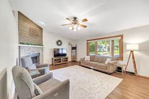 2035 S Point Rd, Green Bay, WI 54313 - Photo 3
