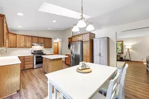 2035 S Point Rd, Green Bay, WI 54313 - Photo 7