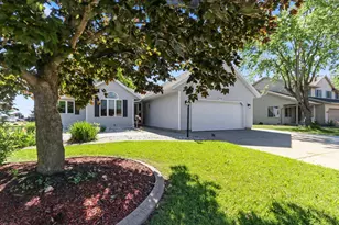 702 Carol Ln, Pulaski, WI 54162 - Photo 3