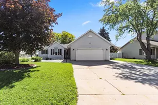 702 Carol Ln, Pulaski, WI 54162 - Photo 59
