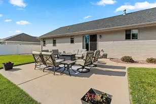 1172 Lansdale Cir, De Pere, WI 54115 - Photo 7