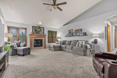 W5546 Mutzy Way, Appleton, WI 54915 - Photo 5