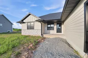575 Emerald Isle Ct, Wrightstown, WI 54180 - Photo 3