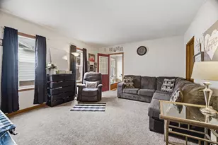 613 Shawano Ave, Oshkosh, WI 54901 - Photo 3