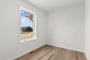 W5758 Cork Ln, Menasha, WI 54952 - Photo 15