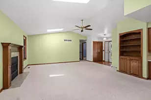 213 Broadview Dr, Green Bay, WI 54301 - Photo 9