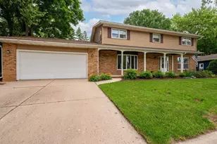 1040 Maricopa Dr, Oshkosh, WI 54904 - Photo 1