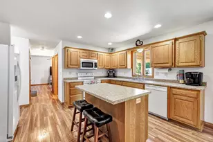 2146 Deer Point Ln, De Pere, WI 54115 - Photo 13