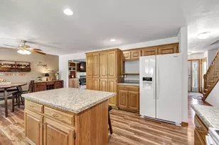 2146 Deer Point Ln, De Pere, WI 54115 - Photo 11