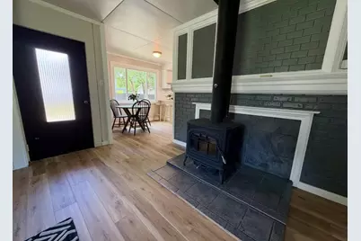 919 W 4th Avenue, Oshkosh, WI 54902 - Photo 3