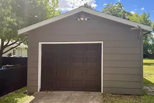 919 W 4th Ave, Oshkosh, WI 54902 - Photo 15