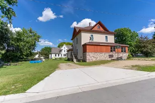 304 E 4th St, Manawa, WI 54949 - Photo 3