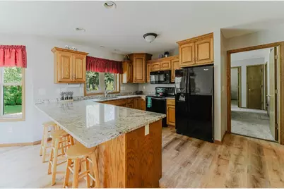 2355 Hickory Court, Oshkosh, WI 54901 - Photo 9