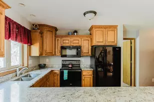 2355 Hickory Ct, Oshkosh, WI 54901 - Photo 11