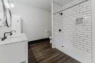 234 W 18th Ave, Oshkosh, WI 54902 - Photo 9