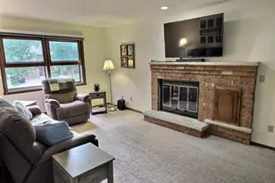 940 Babcock St, Neenah, WI 54956 - Photo 3