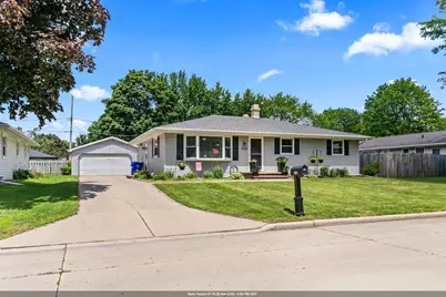 1118 E Park Hills Drive, Appleton, WI 54915 - Photo 1