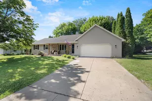 3107 Devroy Ln, Green Bay, WI 54313 - Photo 3